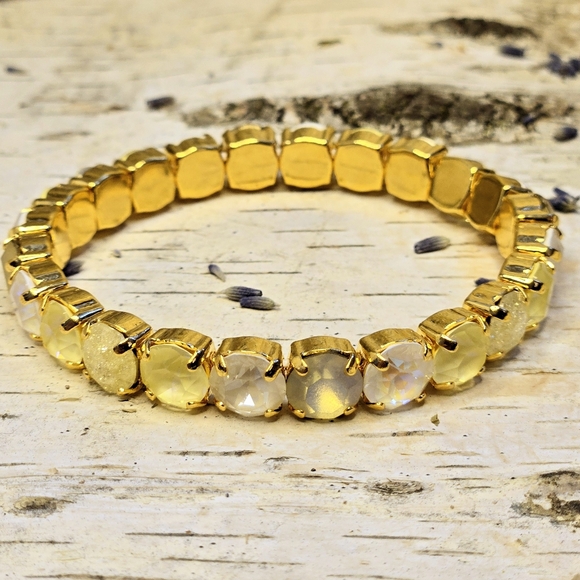 Sweet Yellow Meringue Pie  In Premium Crystals On Stretchy Bracelet Gold Plated - Picture 1 of 5
